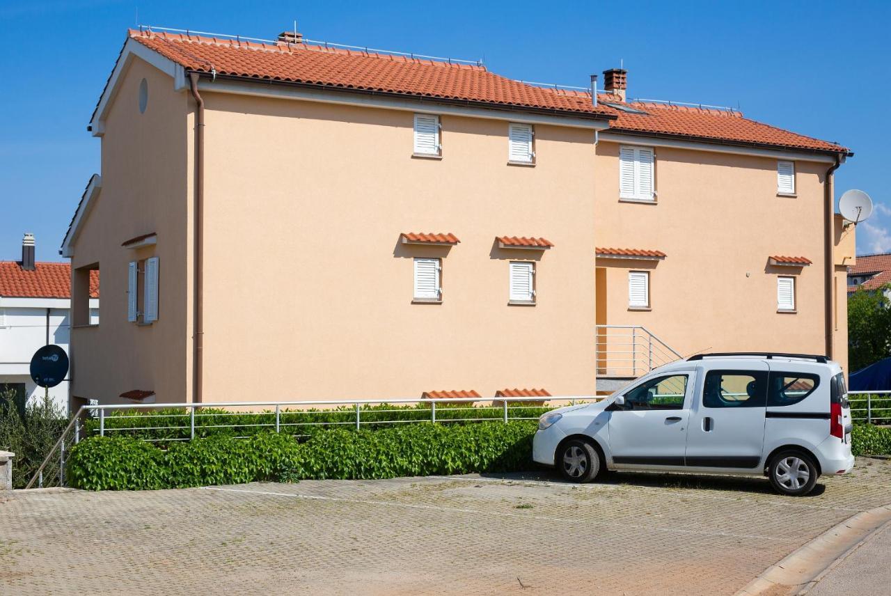 Apartments Aster Malinska Exterior foto